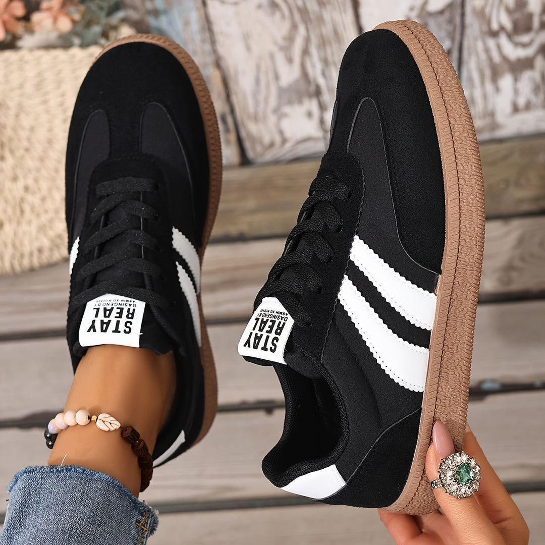 Women's Classic Lace-Up Sneakers in black, Everyday Comfort