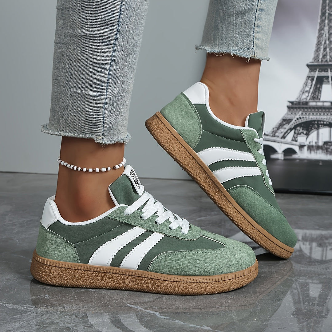 Women's Classic Lace-Up Sneakers in green, Everyday Comfort